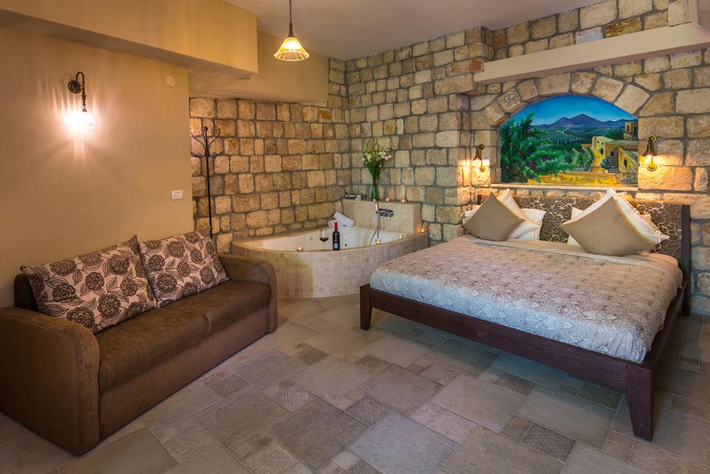 Beit Ha'Omanim Hotel Safed Room photo