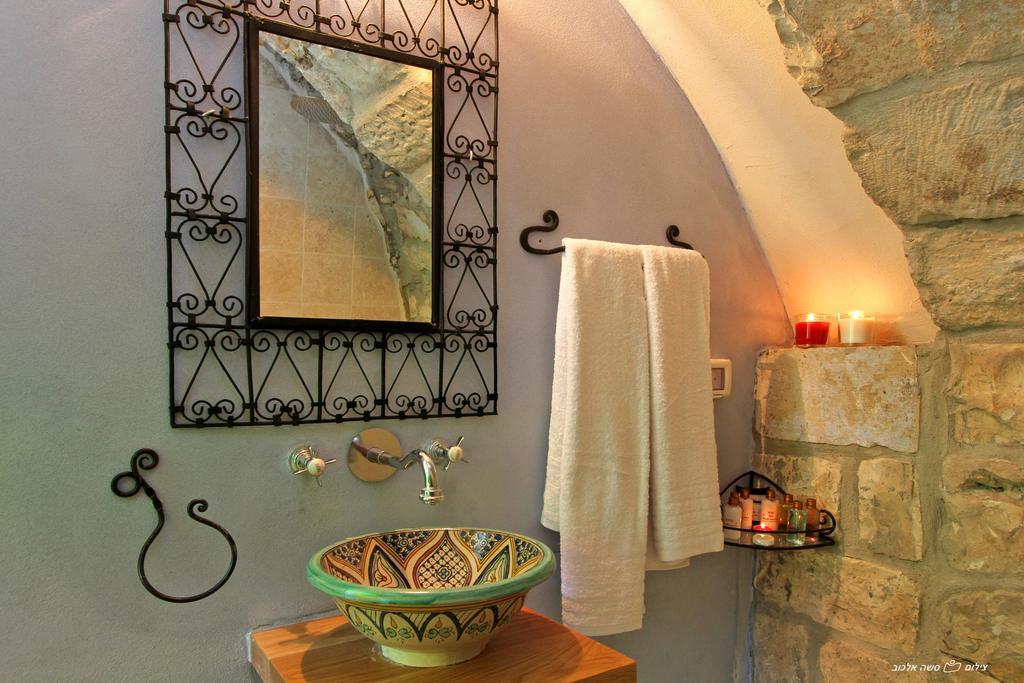 Beit Ha'Omanim Hotel Safed Room photo