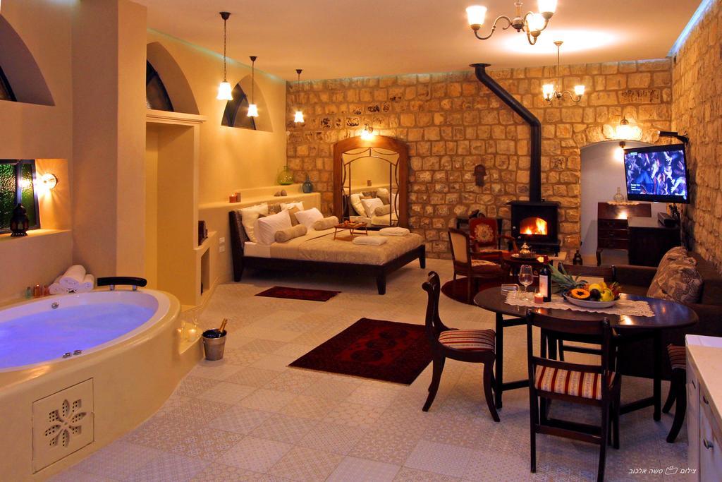 Beit Ha'Omanim Hotel Safed Room photo