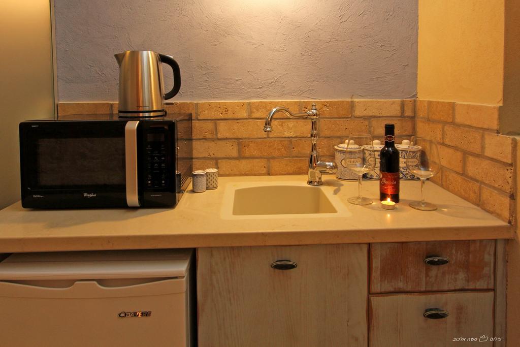 Beit Ha'Omanim Hotel Safed Room photo