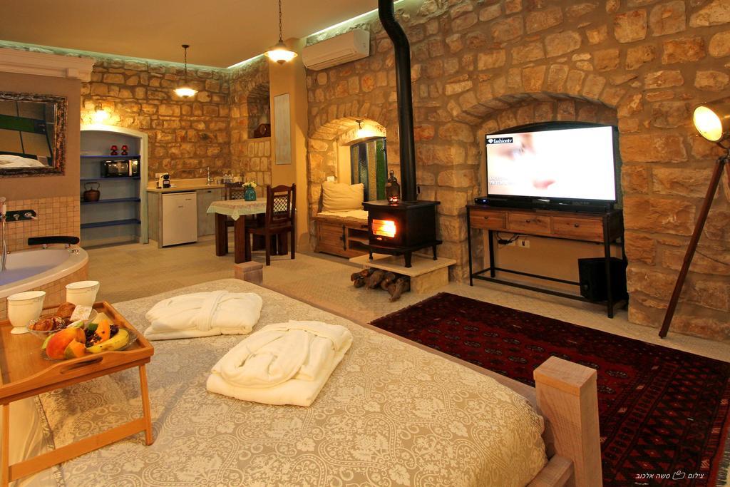 Beit Ha'Omanim Hotel Safed Room photo