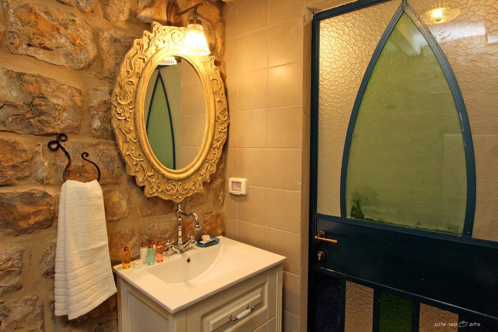 Beit Ha'Omanim Hotel Safed Room photo